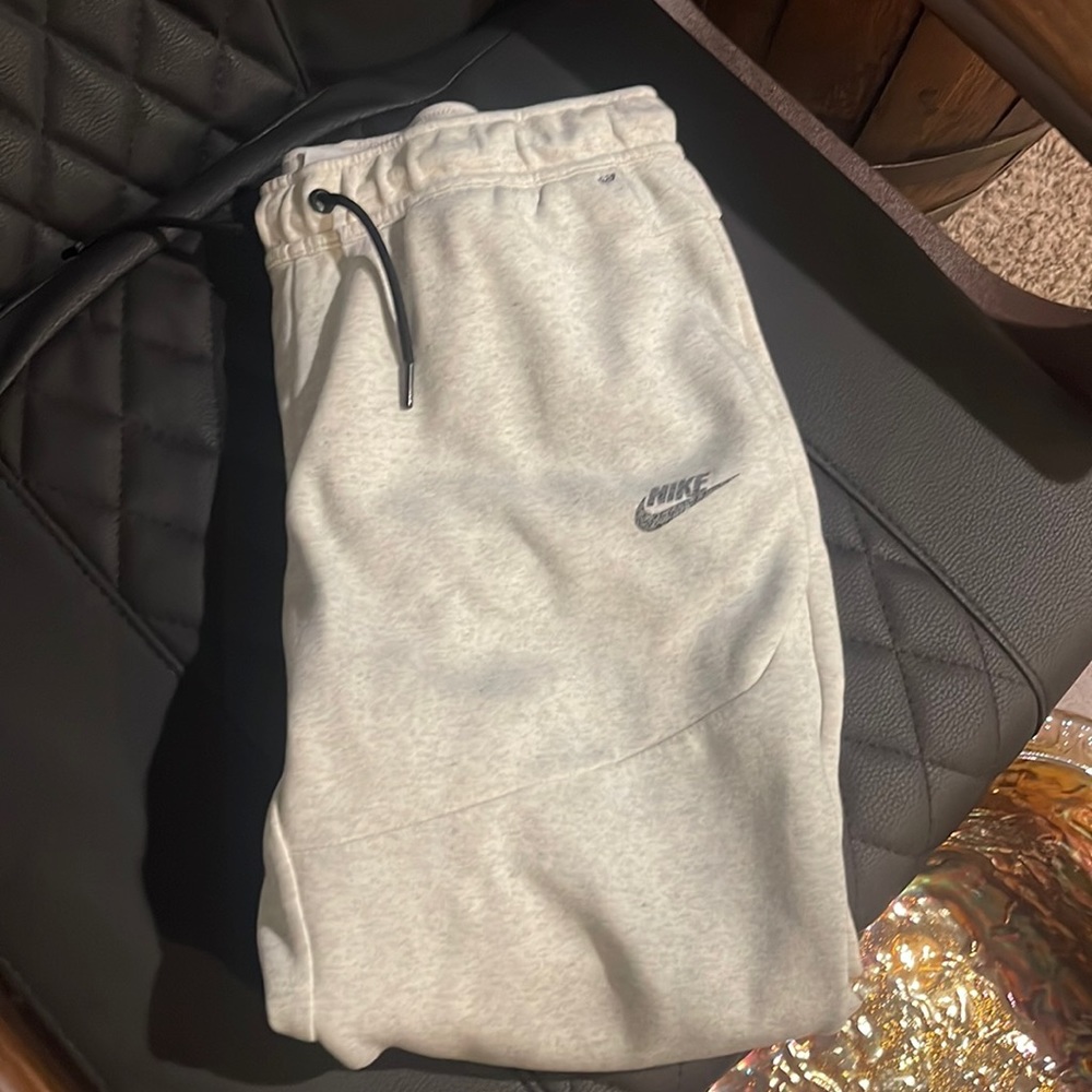 Nike tech joggers